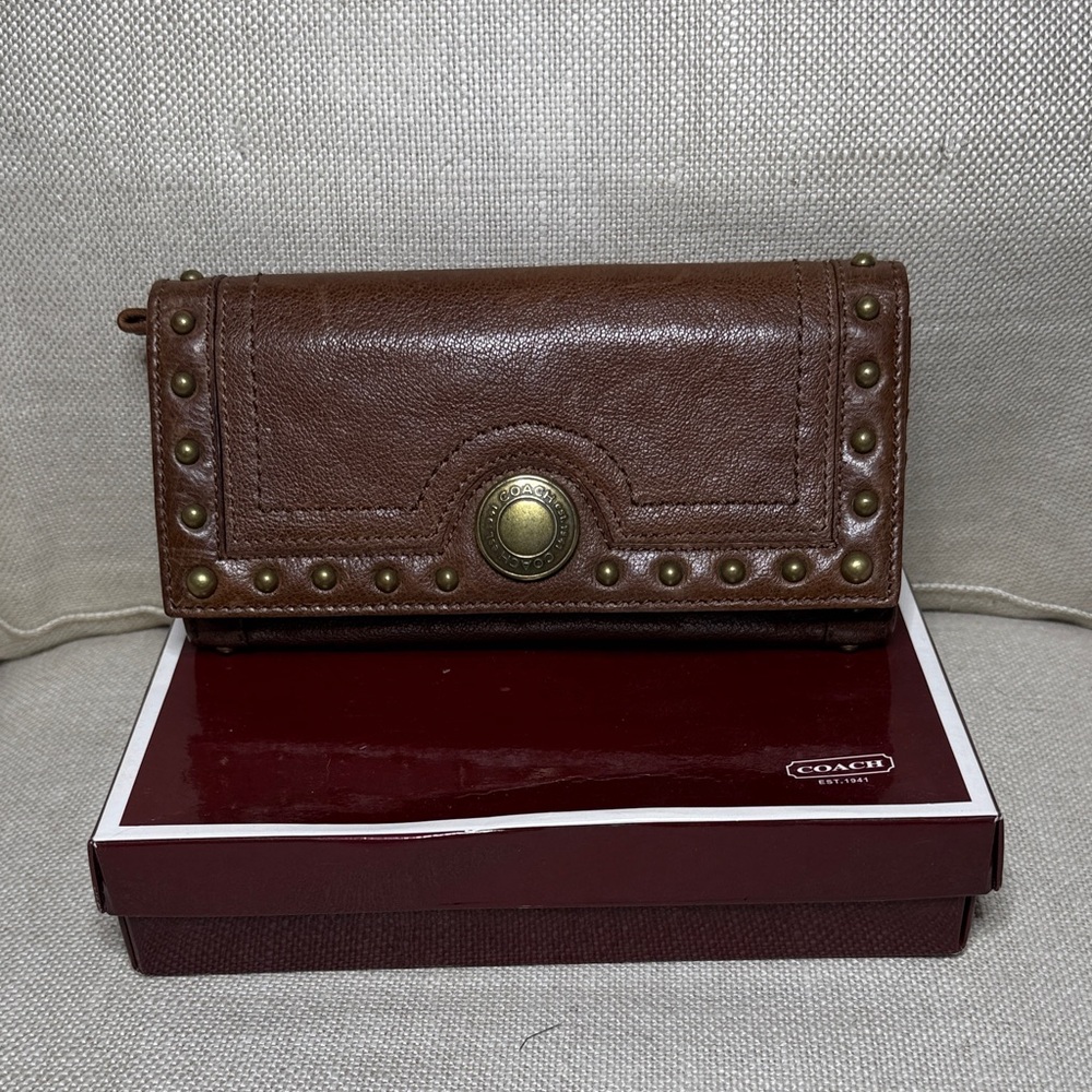 Rare Coach Chelsea, Abby pebbled leather F/S wallet Studded, snaphead medallion